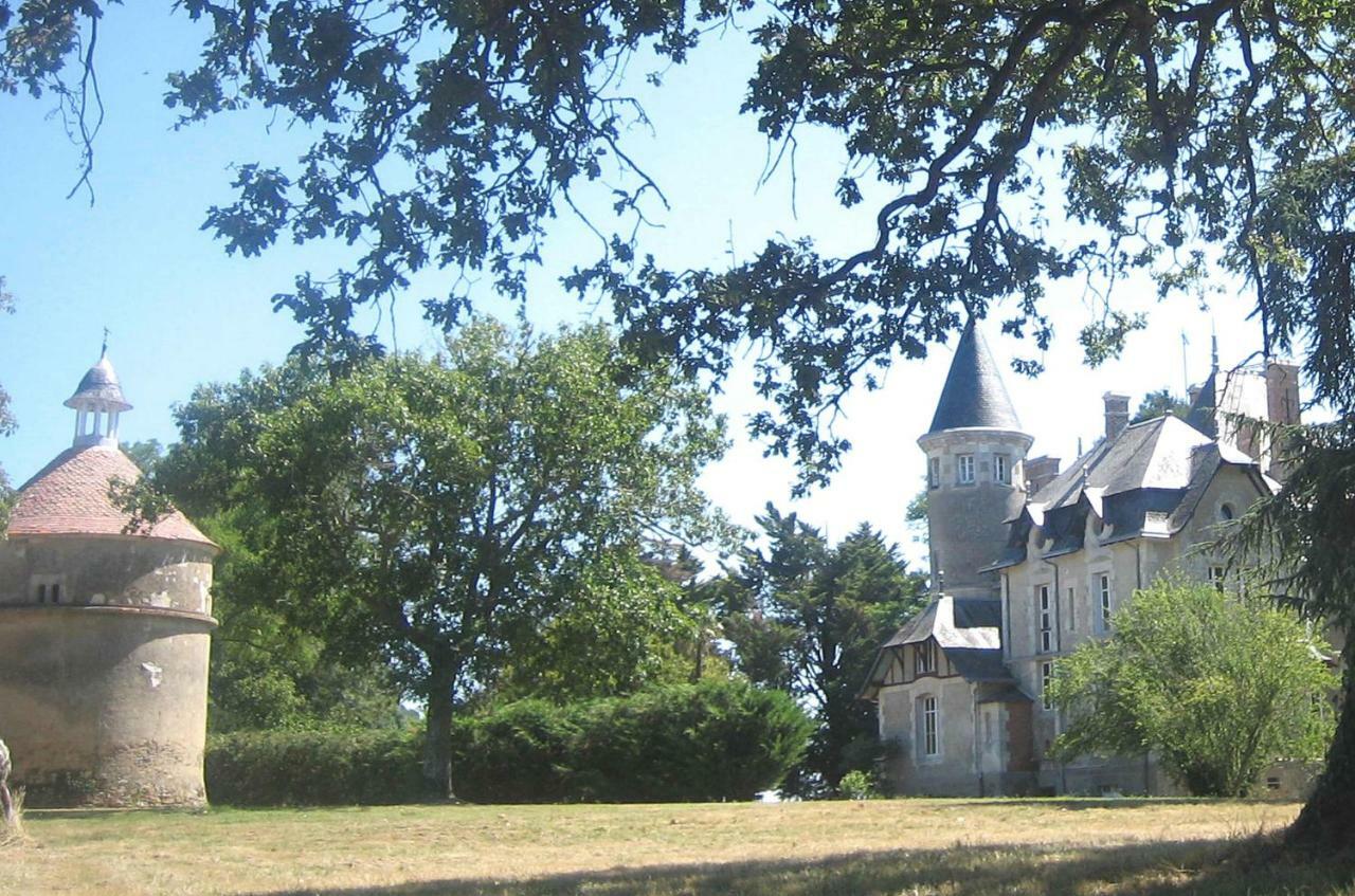 Chateau Breduriere Moutiers-sur-le-Lay Exterior foto